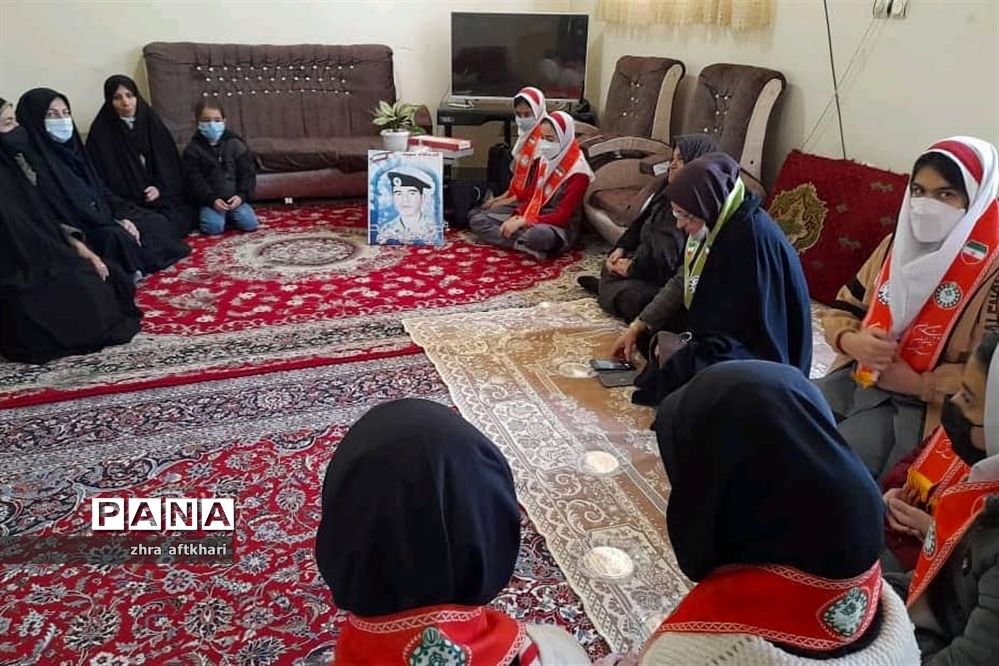 دیدار دانش‌آموزان عضو تشکل پیشتازان شهرآوج با خانواده شهیدزین العابدین رمضانی