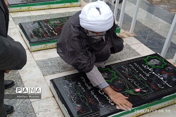 مراسم غبار روبی مزار شهدای آرمیده در کاشمر