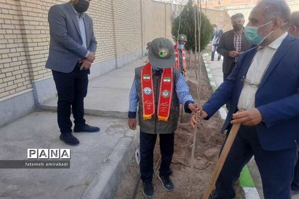 جشن تولد زمین در آموزشگاه شهیدین قاسمی