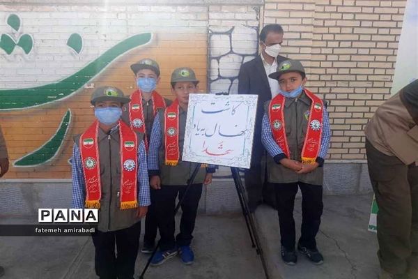 جشن تولد زمین در آموزشگاه شهیدین قاسمی