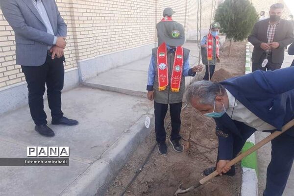 جشن تولد زمین در آموزشگاه شهیدین قاسمی