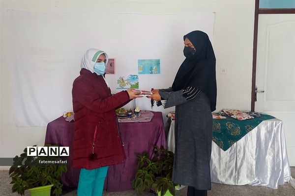 مراسم تقدیر از دانش‌آموزان برتر دبستان نجمه فیروزکوه