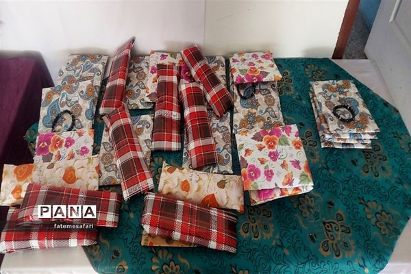 مراسم تقدیر از دانش‌آموزان برتر دبستان نجمه فیروزکوه