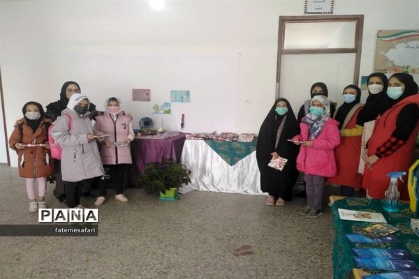 مراسم تقدیر از دانش‌آموزان برتر دبستان نجمه فیروزکوه