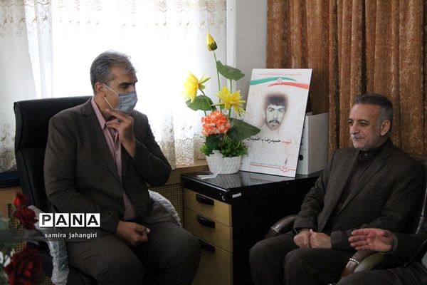 تقدیر مدیرکل آموزش و پرورش خراسان جنوبی از مدیر سازمان دانش آموزی استان به عنوان برادرشهید