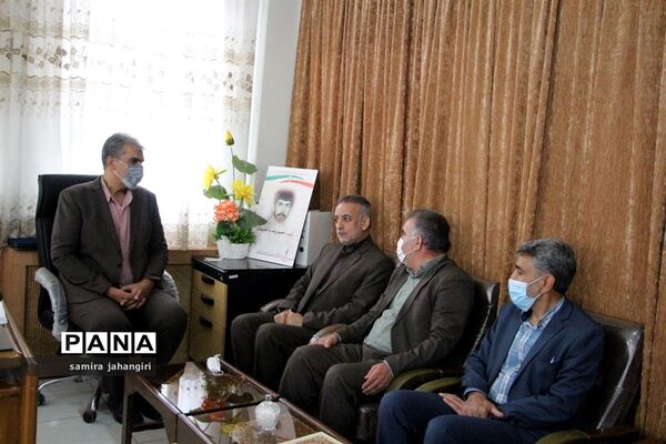 تقدیر مدیرکل آموزش و پرورش خراسان جنوبی از مدیر سازمان دانش آموزی استان به عنوان برادرشهید