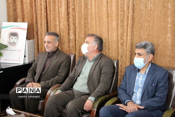 تقدیر مدیرکل آموزش و پرورش خراسان جنوبی از مدیر سازمان دانش آموزی استان به عنوان برادرشهید