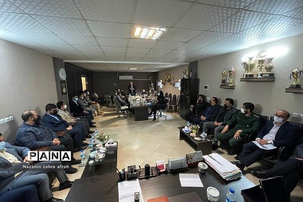 تقدیر از جوانان برتر در اداره ورزش و جوانان رودهن