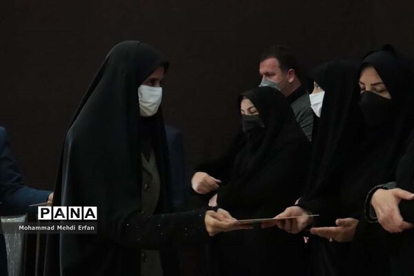 افتتاح نمایشگاه دفاع مقدس در سالن یاس مدیریت آموزش و پرورش آباده