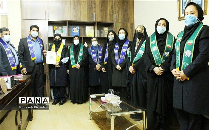 اعطای  ٥٠٠ لوح تقدیر به مدیران و مربیان پیشتاز ناحیه یک اهواز