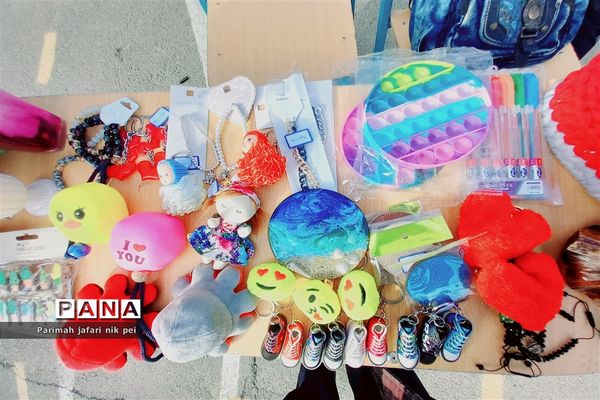 برگزاری بازارچه کسب و کار دانش‌آموزی در دبیرستان شهید زهره‌وند شهرستان قرچک