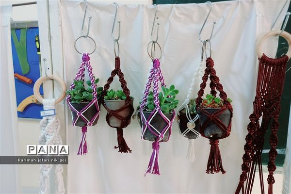 برگزاری بازارچه کسب و کار دانش‌آموزی در دبیرستان شهید زهره‌وند شهرستان قرچک