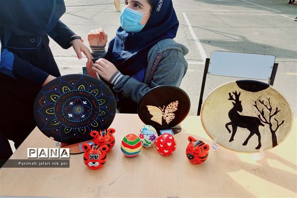 برگزاری بازارچه کسب و کار دانش‌آموزی در دبیرستان شهید زهره‌وند شهرستان قرچک