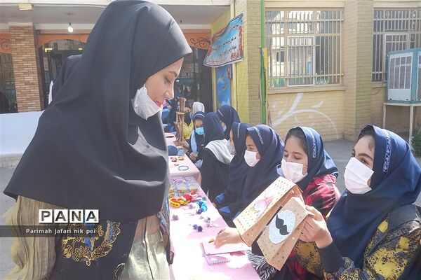 برگزاری بازارچه کسب و کار دانش‌آموزی در دبیرستان شهید زهره‌وند شهرستان قرچک