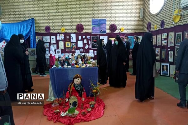 نمایشگاه دستاوردها و توانمندی‌های هنرجویان نرجس خاتون در اندیمشک
