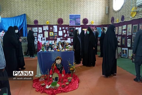 نمایشگاه دستاوردها و توانمندی‌های هنرجویان نرجس خاتون در اندیمشک