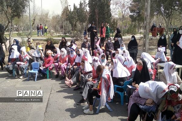 طرح کوچه تکانی با همکاری شهرداری ناحیه ۴ منطقه ۱۵ در مدرسه امام رضا(ع)1 برگزارشد