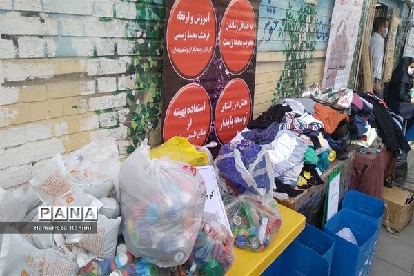 طرح کوچه تکانی با همکاری شهرداری ناحیه ۴ منطقه ۱۵ در مدرسه امام رضا(ع)1 برگزارشد