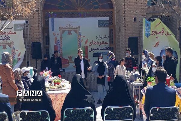 مسابقه هفت‌سین نوروزی در کاروانسرای حاج کمال شهرستان رباط‌کریم