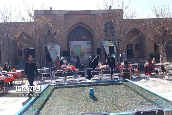 مسابقه هفت‌سین نوروزی در کاروانسرای حاج کمال شهرستان رباط‌کریم