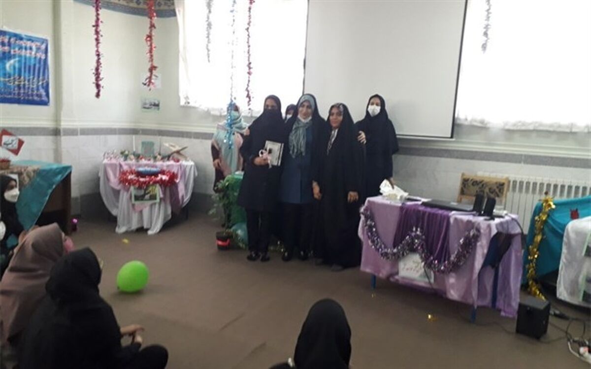 تجلیل از دانش‌آموزان نخبه دبیرستان حضرت خدیجه در آستانه نیمه شعبان