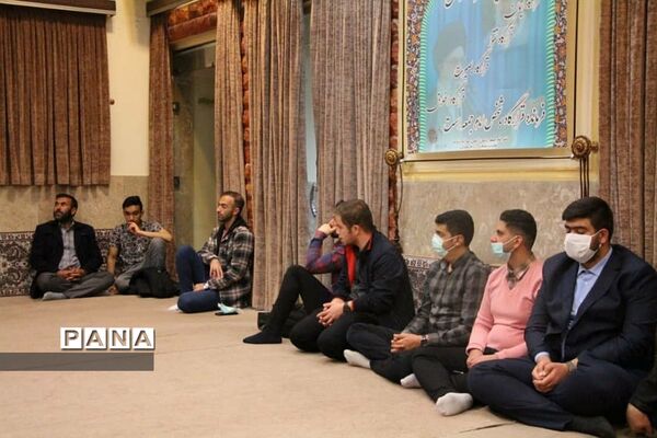 نشست صمیمانه مسئولان رودهن با جوانان و فعالان فرهنگی