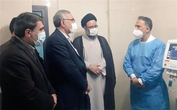 عیادت وزیر بهداشت از آیت‌ الله علوی گرگانی از طرف رهبر انقلاب