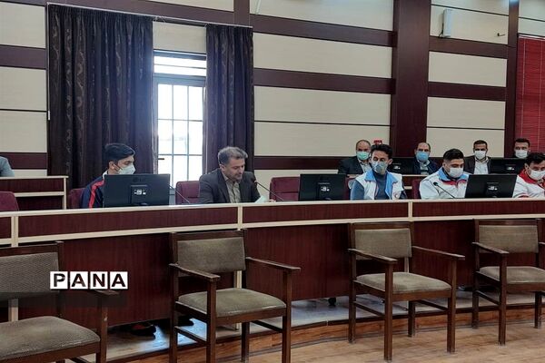 نشست صمیمی فرماندار و امام جمعه شهرستان ایجرود با جوانان موفق به مناسبت هفته جوان