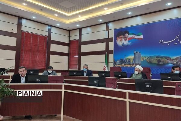 نشست صمیمی فرماندار و امام جمعه شهرستان ایجرود با جوانان موفق به مناسبت هفته جوان