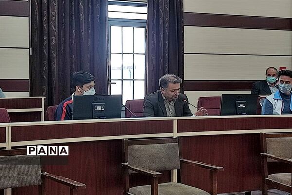 نشست صمیمی فرماندار و امام جمعه شهرستان ایجرود با جوانان موفق به مناسبت هفته جوان
