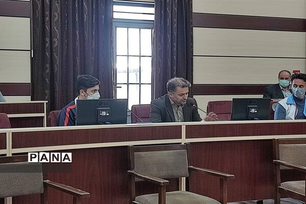 نشست صمیمی فرماندار و امام جمعه شهرستان ایجرود با جوانان موفق به مناسبت هفته جوان