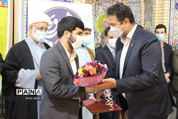 مراسم تکریم و معارفه روسای جدید و قدیم سازمان دانش‌آموزی فارس