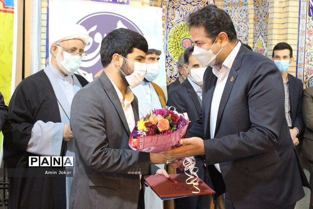 مراسم تکریم و معارفه روسای جدید و قدیم سازمان دانش‌آموزی فارس