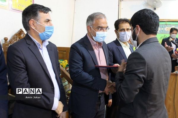 مراسم تکریم و معارفه روسای جدید و قدیم سازمان دانش‌آموزی فارس