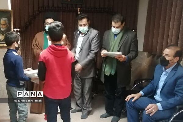 دیدار دانش‌آموزان حافظ جز سی قرآن مدرسه امام حسین(ع) رودهن با امام جمعه