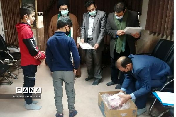 دیدار دانش‌آموزان حافظ جز سی قرآن مدرسه امام حسین(ع) رودهن با امام جمعه