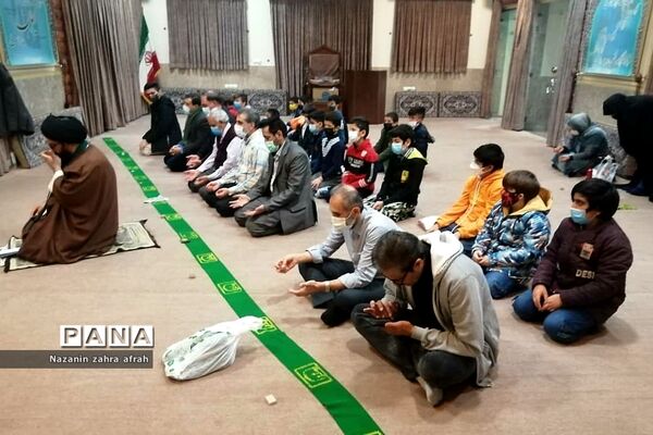 دیدار دانش‌آموزان حافظ جز سی قرآن مدرسه امام حسین(ع) رودهن با امام جمعه