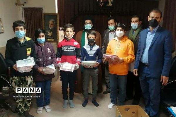 دیدار دانش‌آموزان حافظ جز سی قرآن مدرسه امام حسین(ع) رودهن با امام جمعه