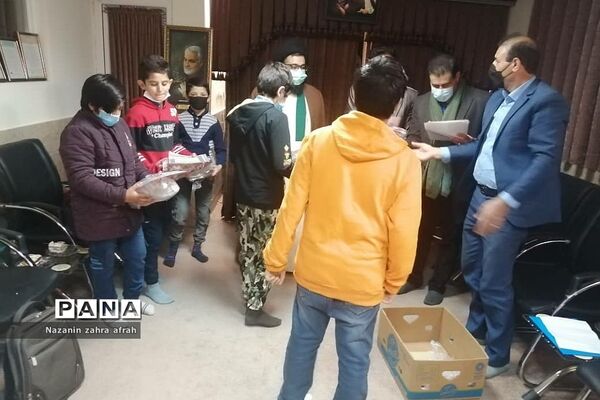 دیدار دانش‌آموزان حافظ جز سی قرآن مدرسه امام حسین(ع) رودهن با امام جمعه