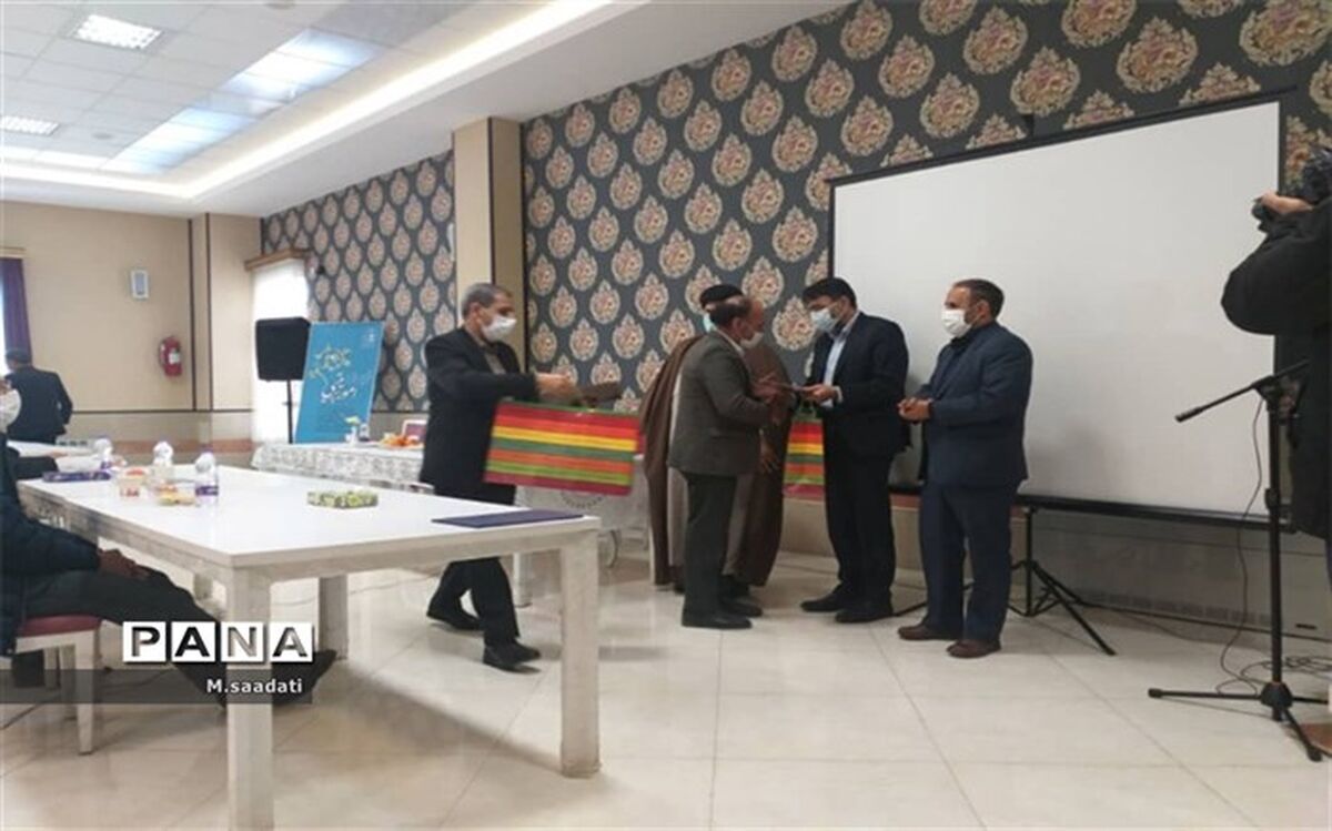 مراسم تجلیل از مربیان پرورشی شهرستان بروجن با حضور مدیر کل
