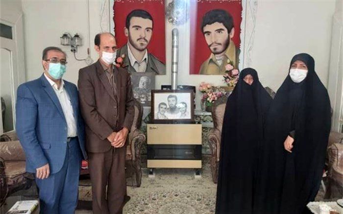 مدیرکل آموزش و پرورش با مادر شهدای" امینی نور" دیدار کرد