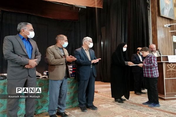 مراسم تجلیل از فرهنگیان و دانش‌آموزان مقام‌آور استانی و کشوری در شهرستان کازرون