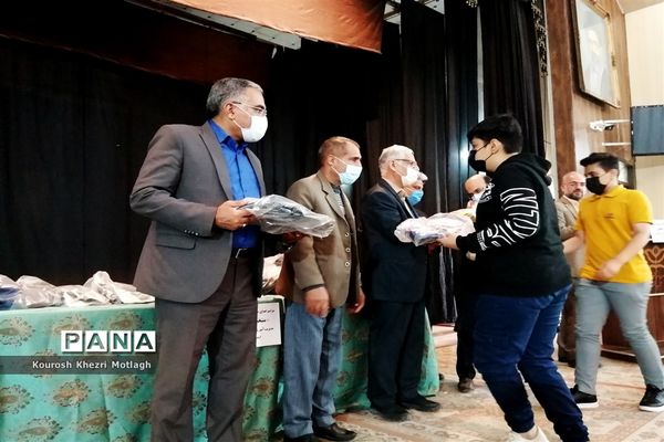 مراسم تجلیل از فرهنگیان و دانش‌آموزان مقام‌آور استانی و کشوری در شهرستان کازرون