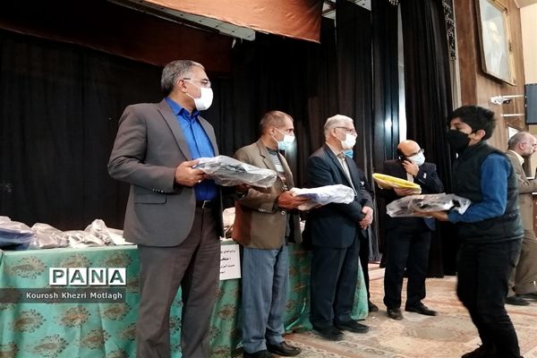 مراسم تجلیل از فرهنگیان و دانش‌آموزان مقام‌آور استانی و کشوری در شهرستان کازرون