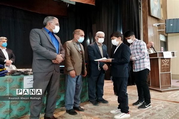 مراسم تجلیل از فرهنگیان و دانش‌آموزان مقام‌آور استانی و کشوری در شهرستان کازرون