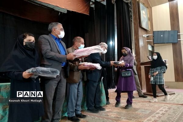 مراسم تجلیل از فرهنگیان و دانش‌آموزان مقام‌آور استانی و کشوری در شهرستان کازرون