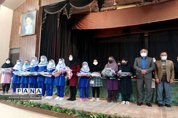 مراسم تجلیل از فرهنگیان و دانش‌آموزان مقام‌آور استانی و کشوری در شهرستان کازرون