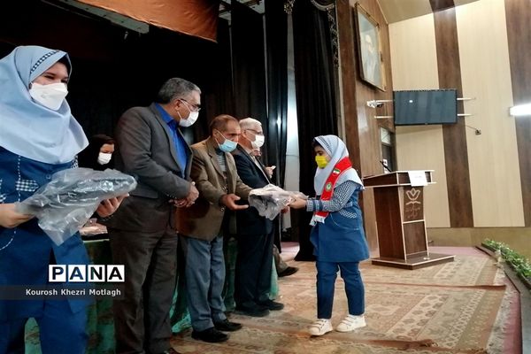 مراسم تجلیل از فرهنگیان و دانش‌آموزان مقام‌آور استانی و کشوری در شهرستان کازرون