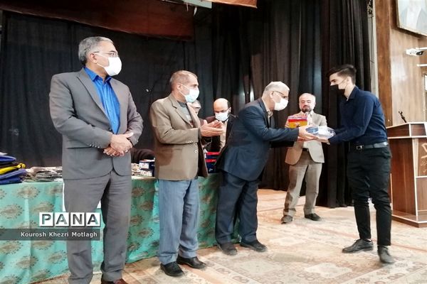 مراسم تجلیل از فرهنگیان و دانش‌آموزان مقام‌آور استانی و کشوری در شهرستان کازرون