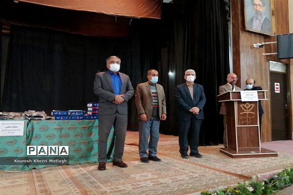 مراسم تجلیل از فرهنگیان و دانش‌آموزان مقام‌آور استانی و کشوری در شهرستان کازرون